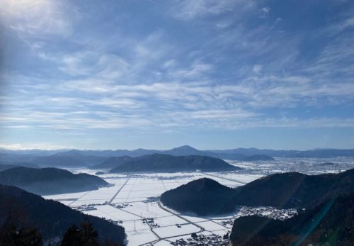 文殊山の展望台から見る日野山